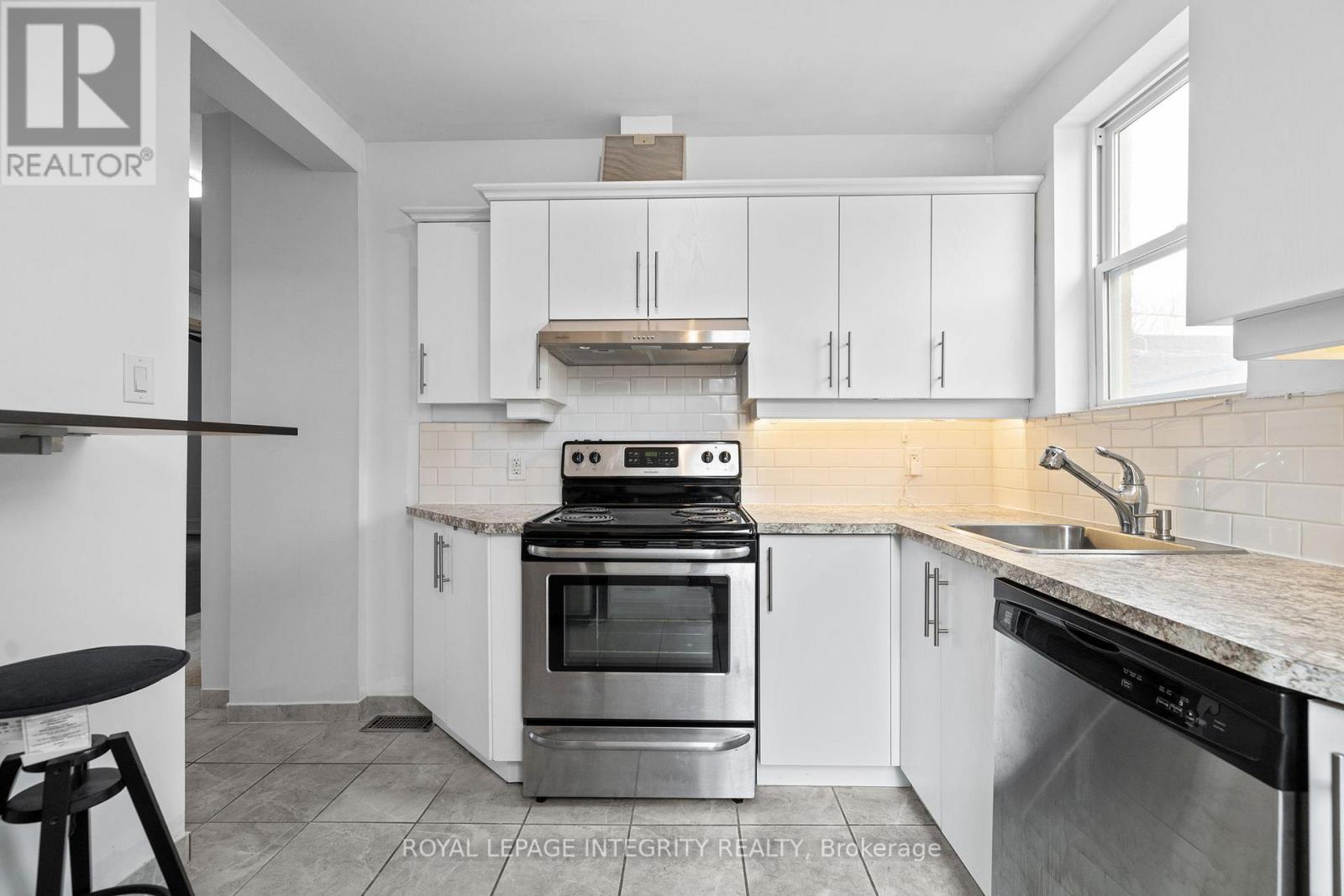 2 - 172 COBOURG STREET