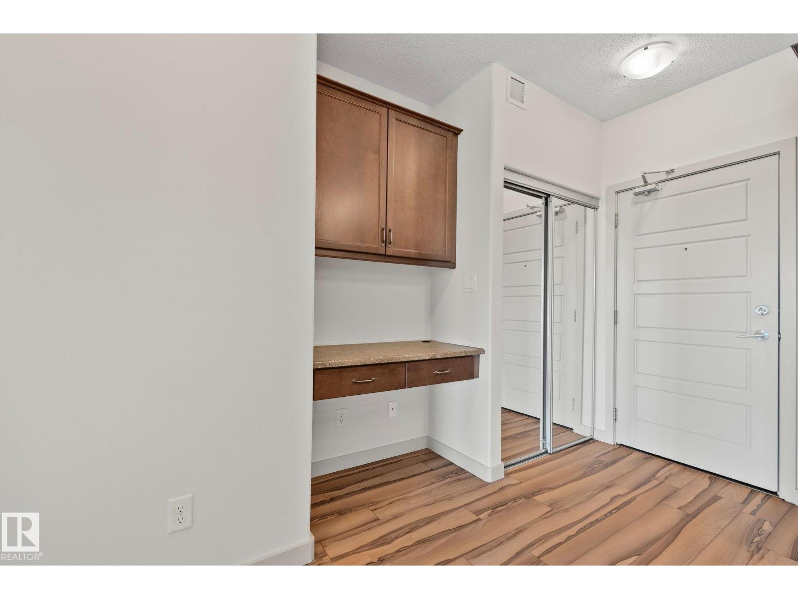 #218 320 AMBLESIDE LI SW