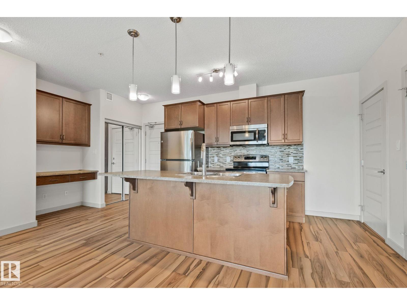 #218 320 AMBLESIDE LI SW