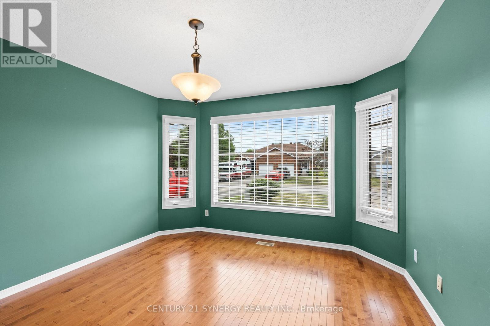 54 DR GORDON CRESCENT