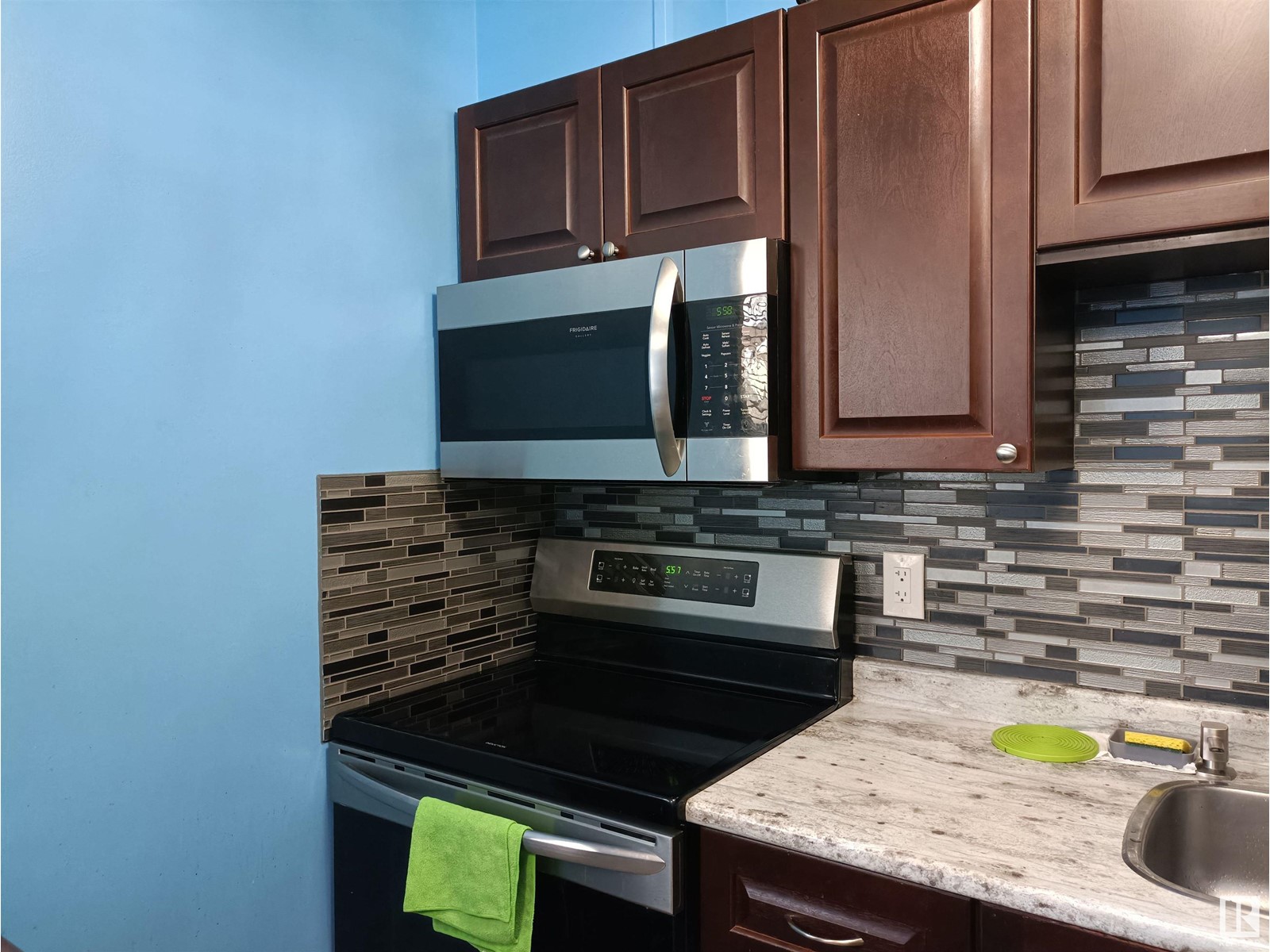 88 HABITAT CR NW