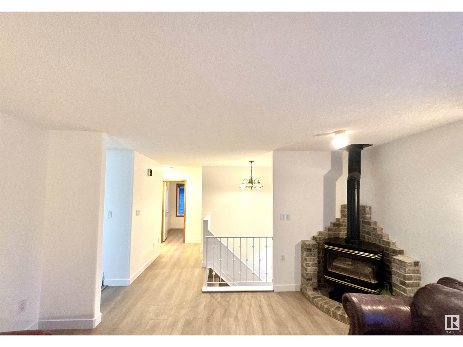 3744 28 ST NW