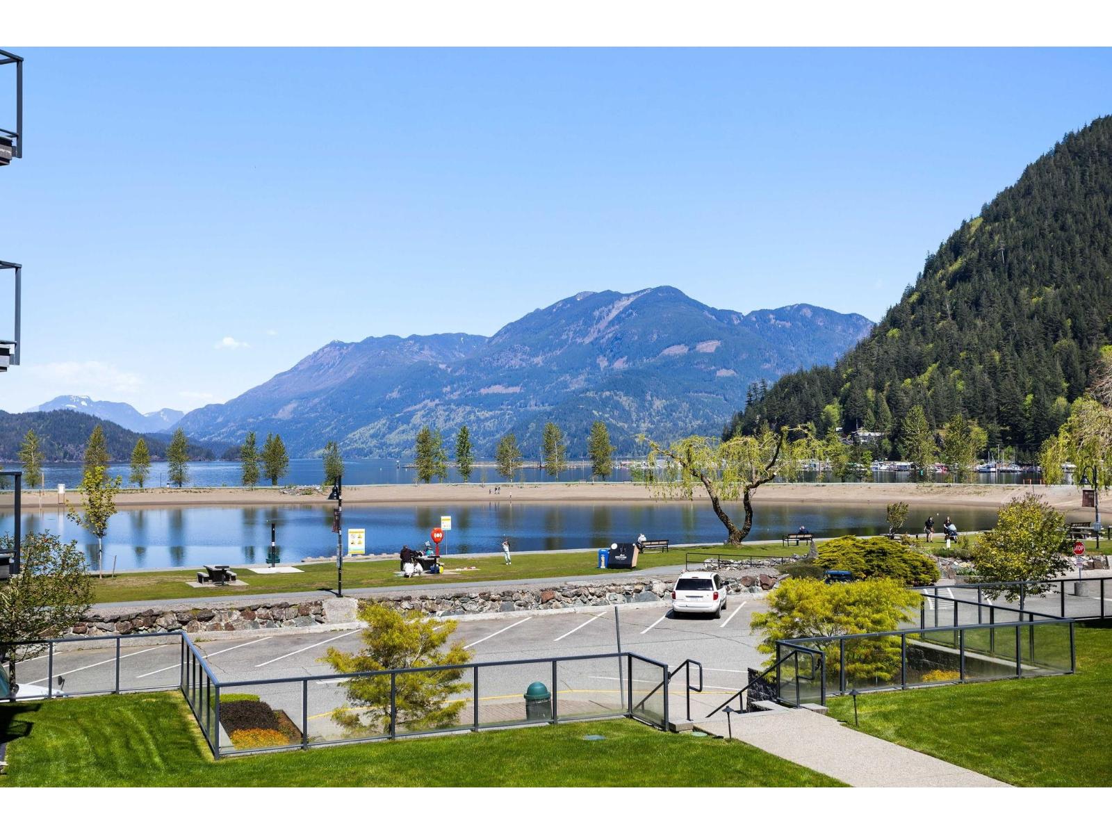 214 378 ESPLANADE AVENUE|Harrison Hot Springs