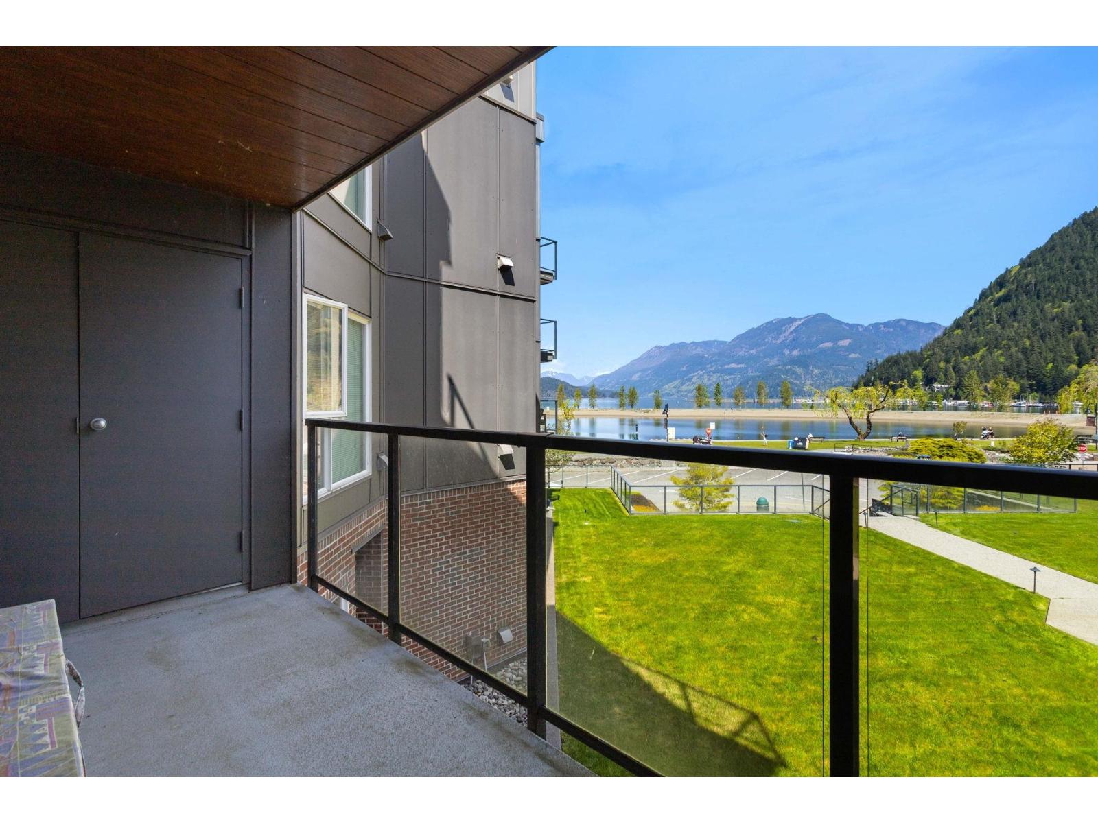 214 378 ESPLANADE AVENUE|Harrison Hot Springs