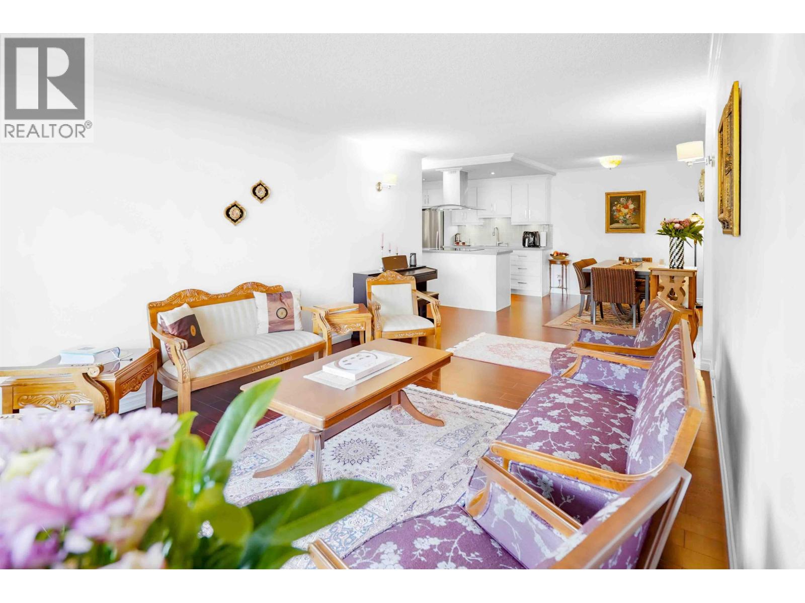 306 2020 FULLERTON AVENUE