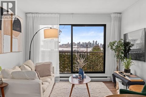 311 251 W 4TH STREET North Vancouver BC V7M1H8