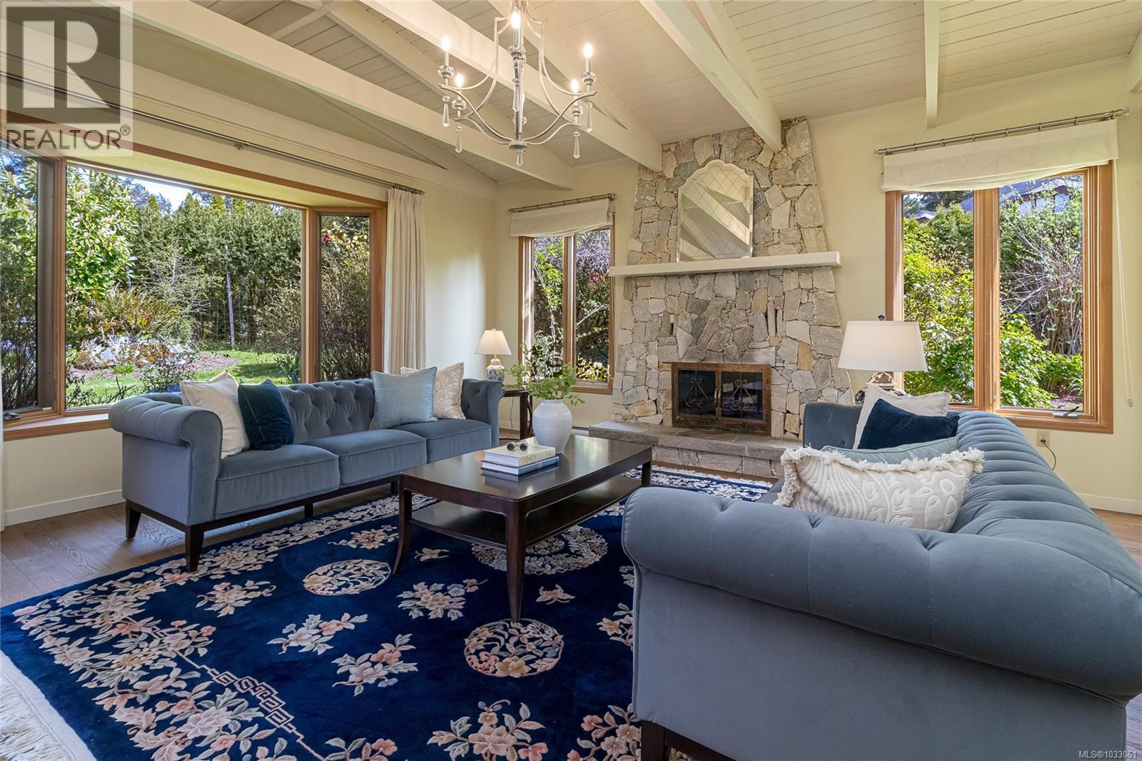 2557 Annabern Cres