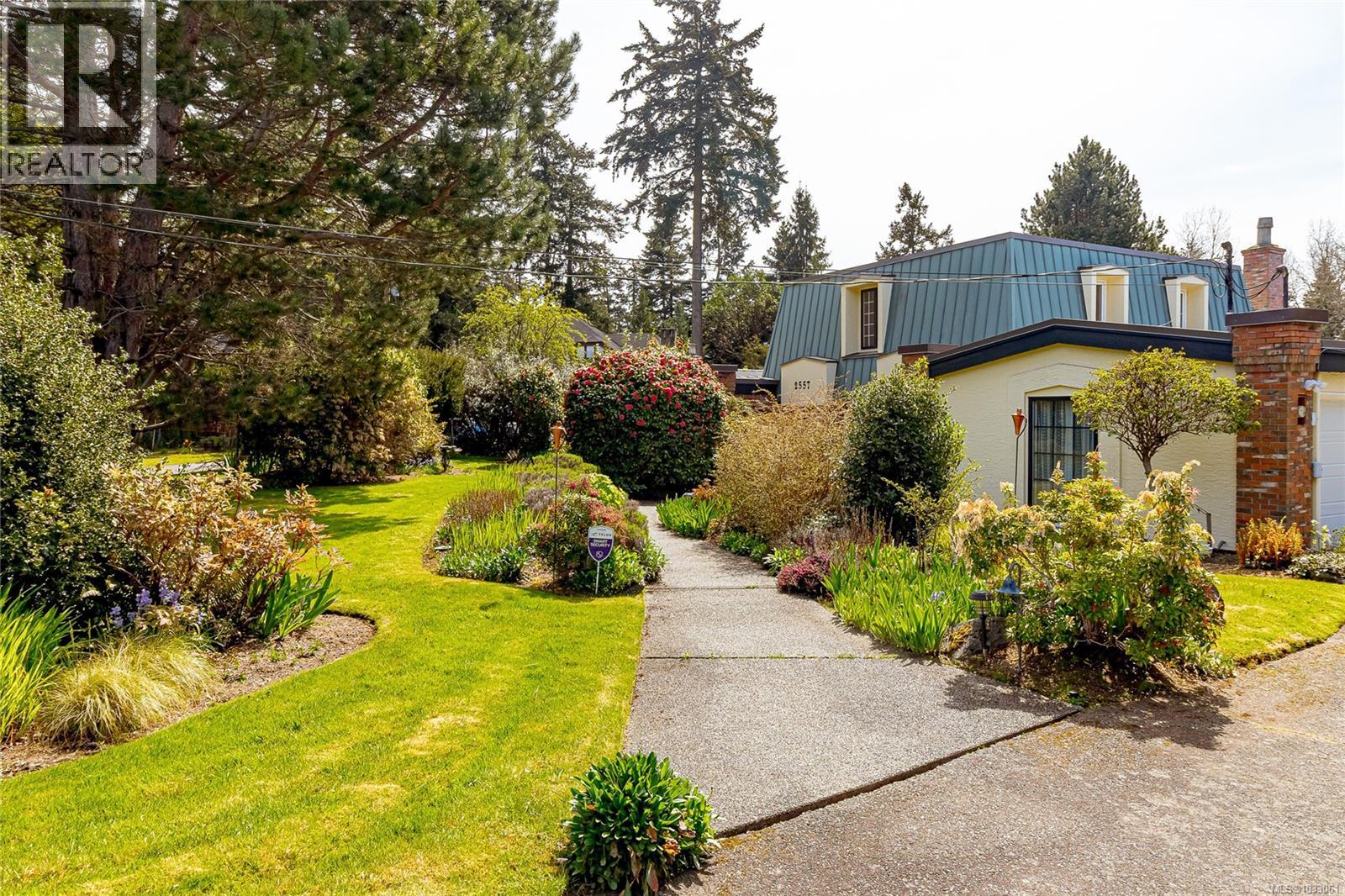 2557 Annabern Cres