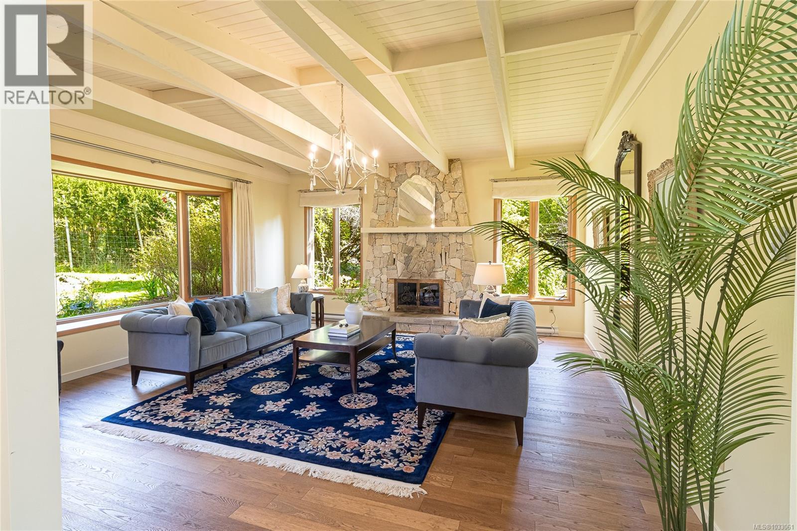 2557 Annabern Cres