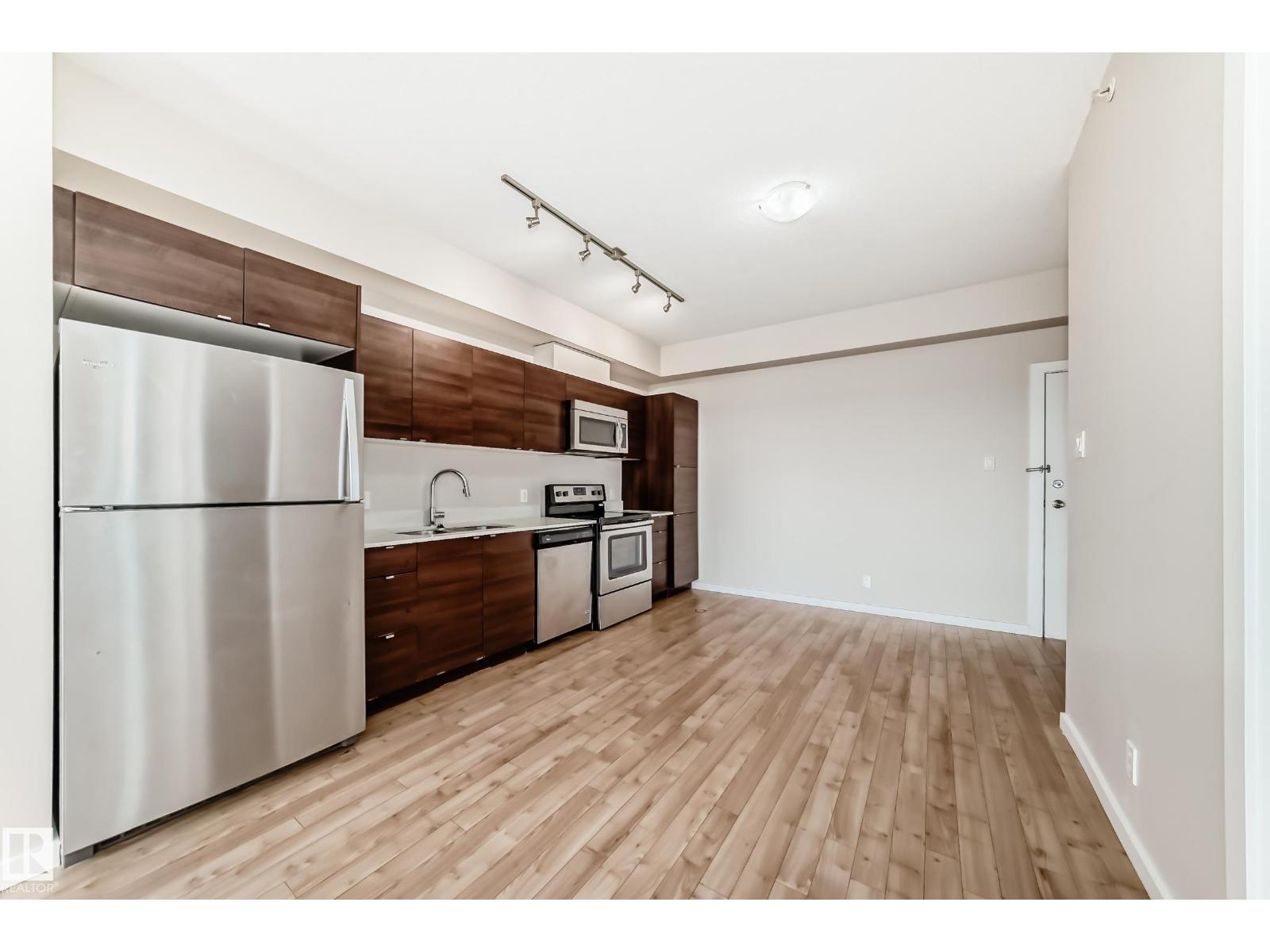 #413 9519 160 AV NW