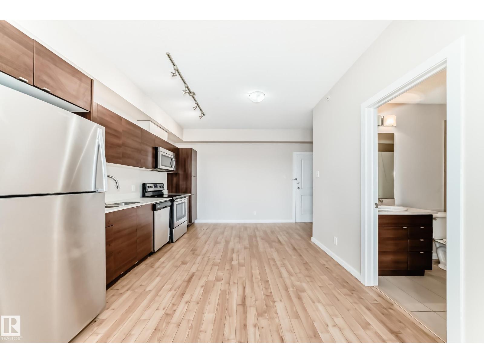 #413 9519 160 AV NW