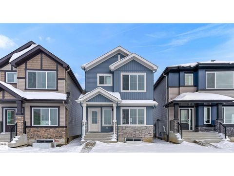 1016 14 AV NW Edmonton AB T6T2W8