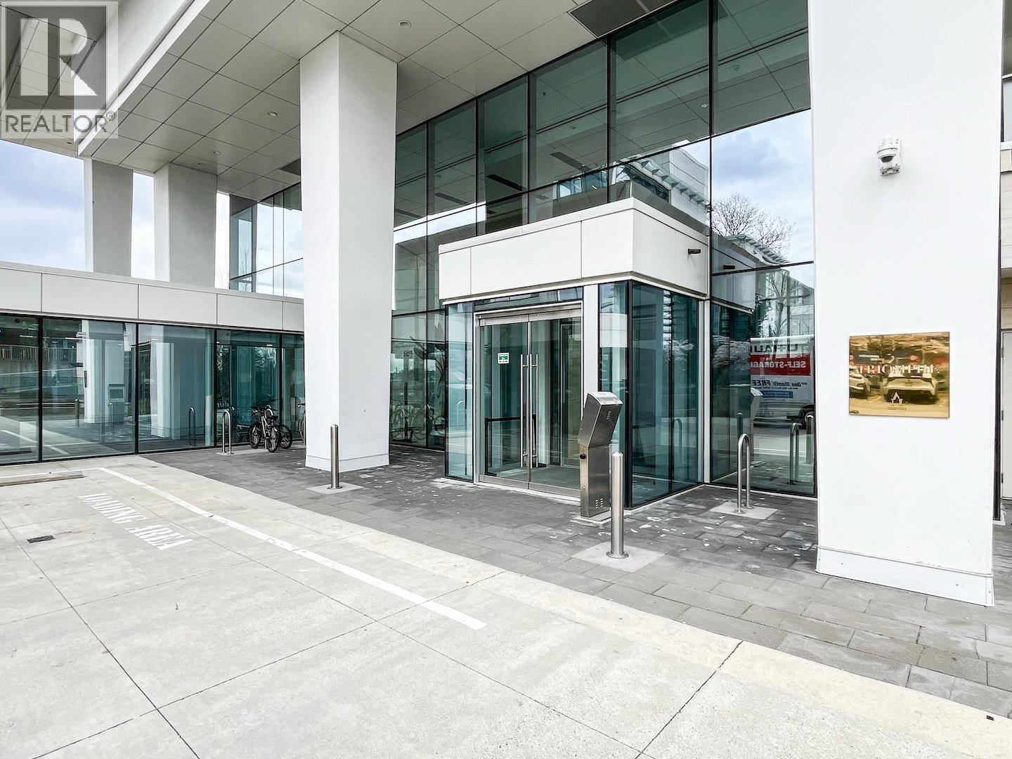 1408 1888 GILMORE AVENUE