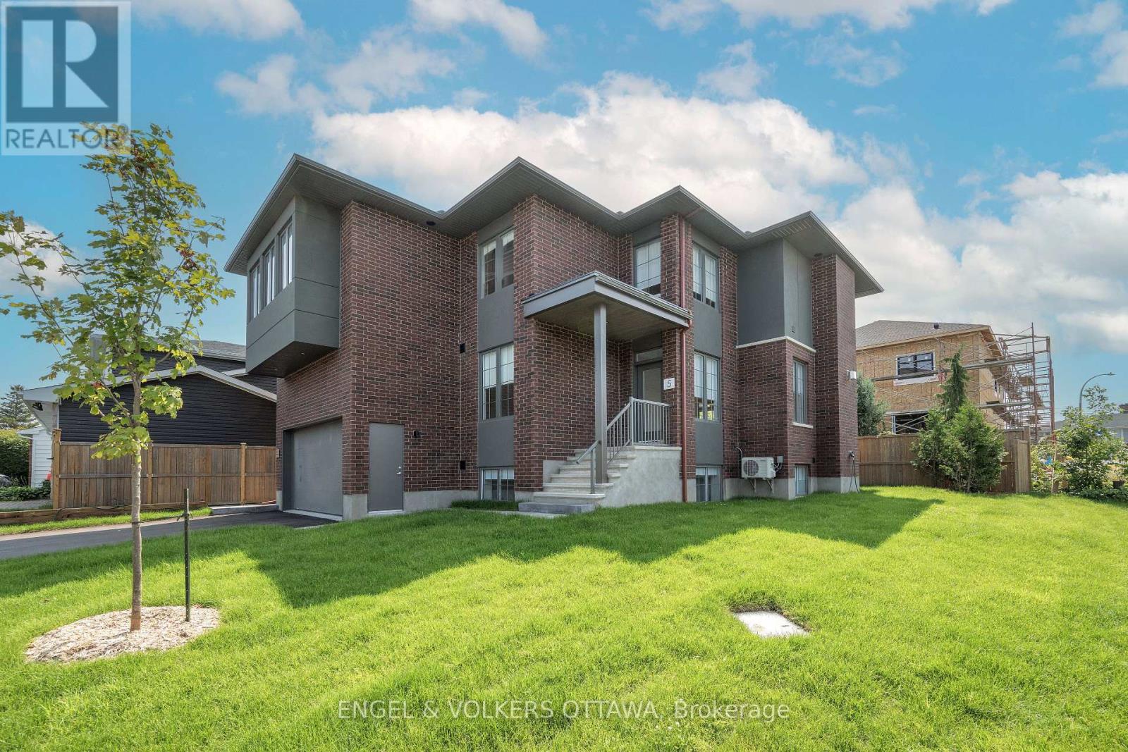 5 WINLOCK CRESCENT