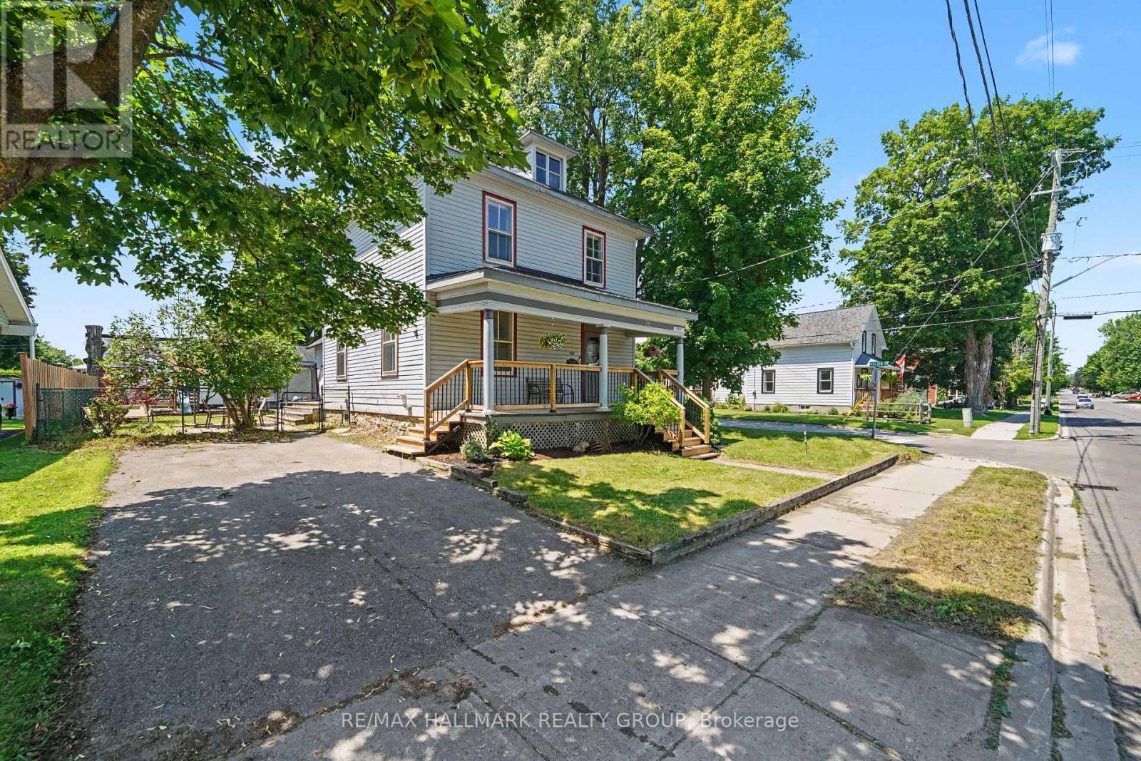 98 DRUMMOND STREET E