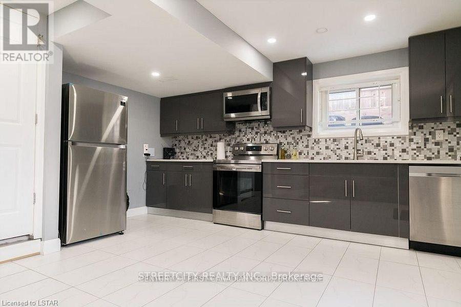 43 RENNY CRESCENT