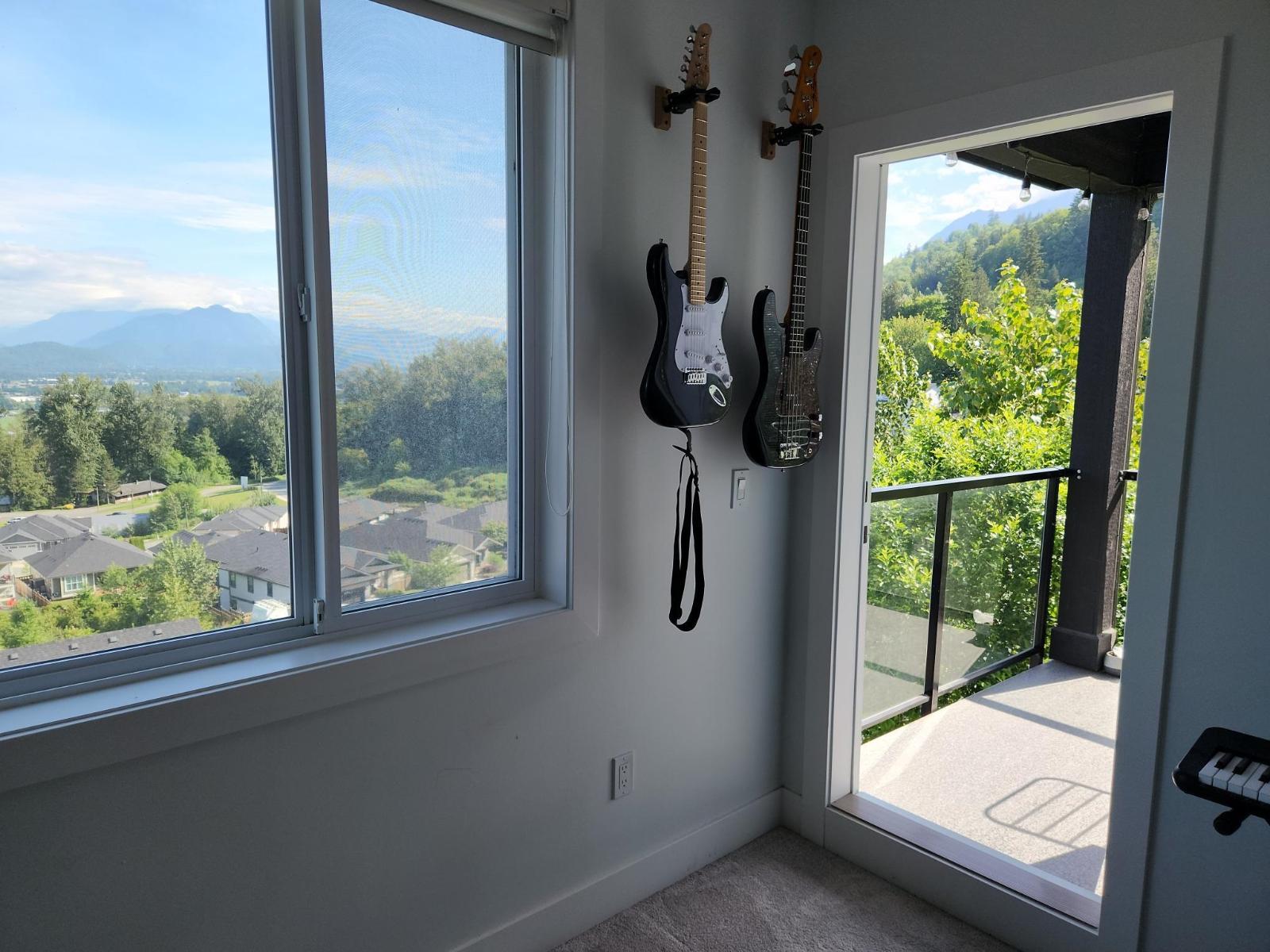 8220 NIXON ROAD|Eastern Hillsides