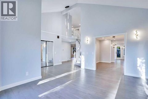 194 Woodbriar Circle SW Calgary AB T2W6A7