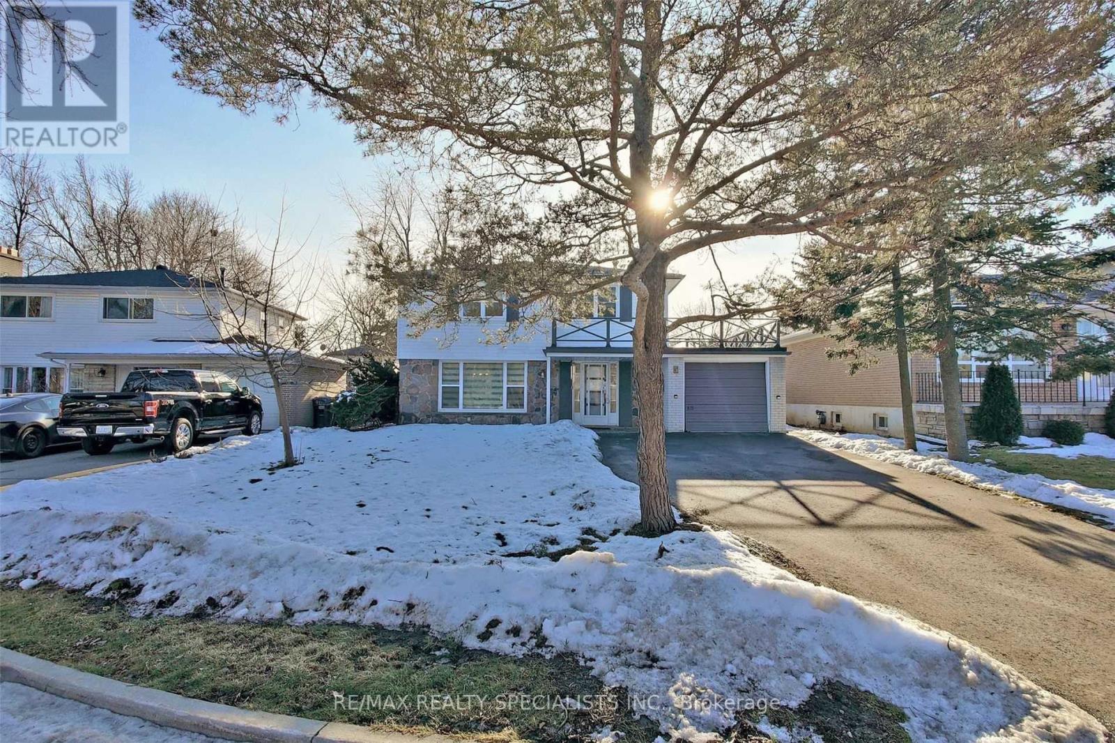 5 NORVAL CRESCENT
