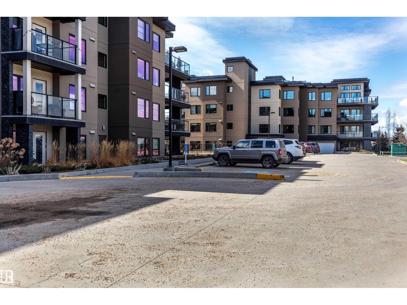 #108 5025 EDGEMONT BV NW