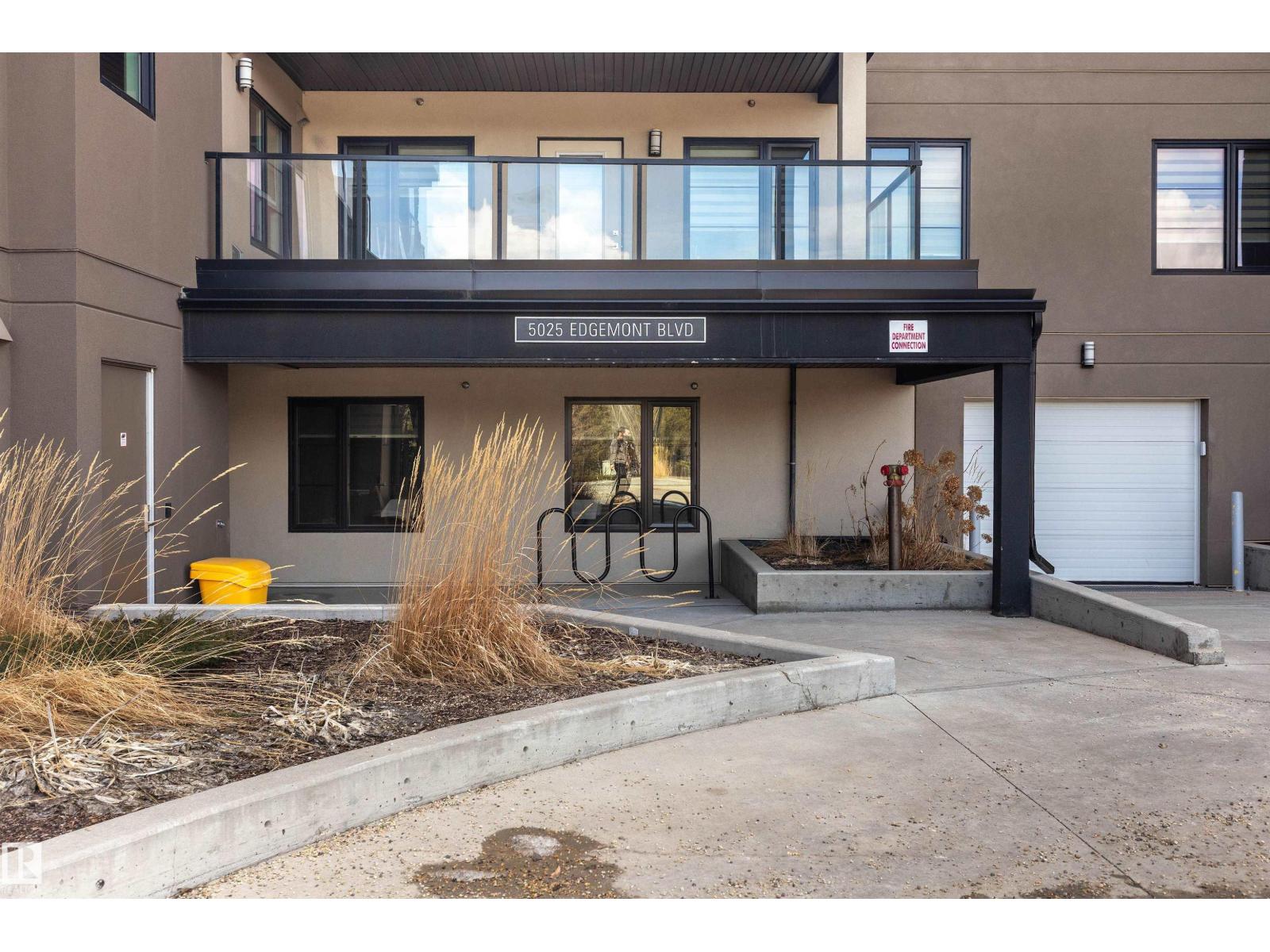 #108 5025 EDGEMONT BV NW