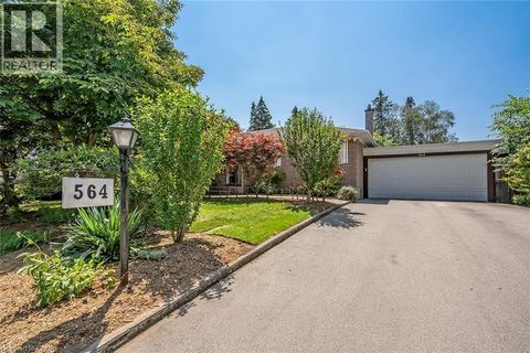 564 MAPLEHILL Drive Burlington ON L7N2W3