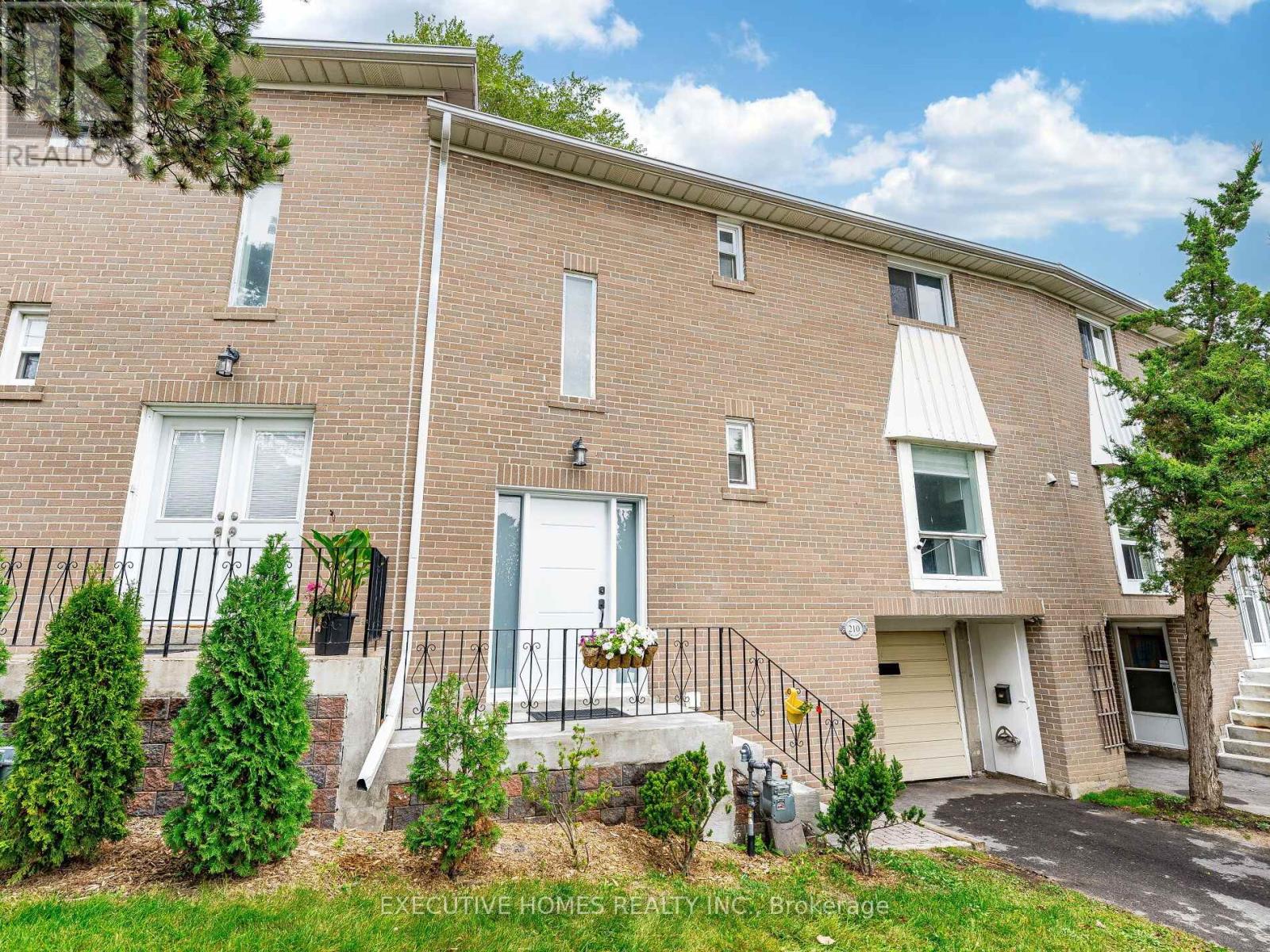 210 - 55 RAMEAU DRIVE E