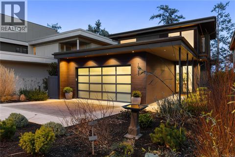 10383 Allbay Rd Sidney BC V8L2N8