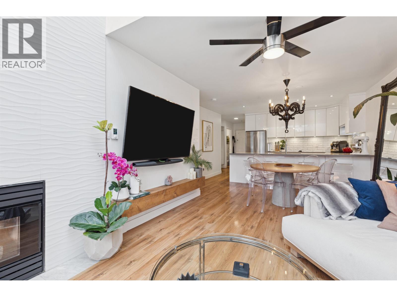 300 1966 COQUITLAM AVENUE