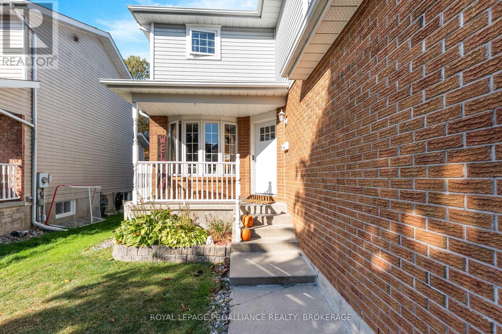 991 WATERBURY CRESCENT