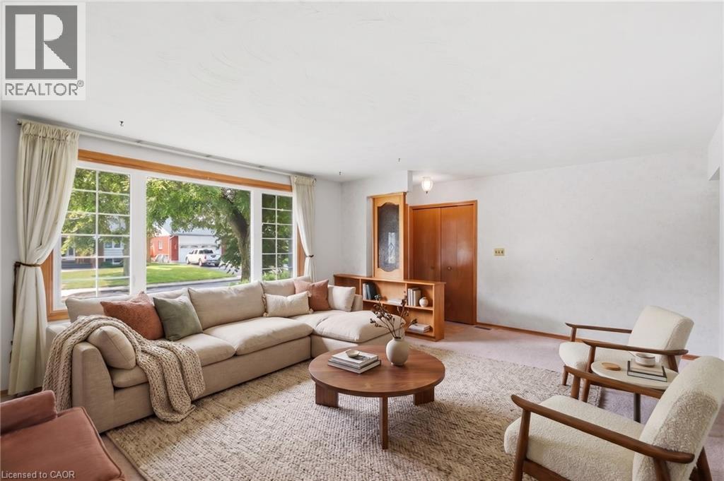 6 CAPRICE Court