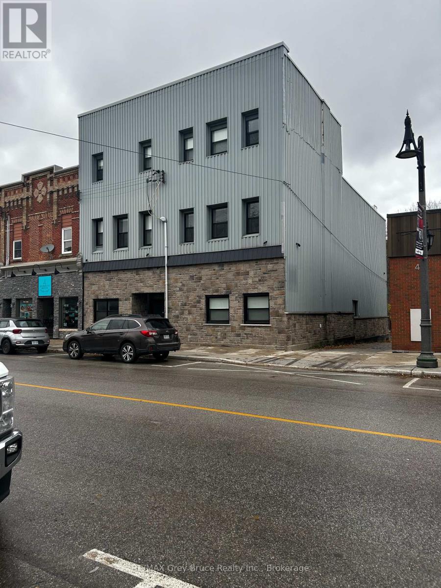 UNIT 3 - 39 1ST AVENUE S