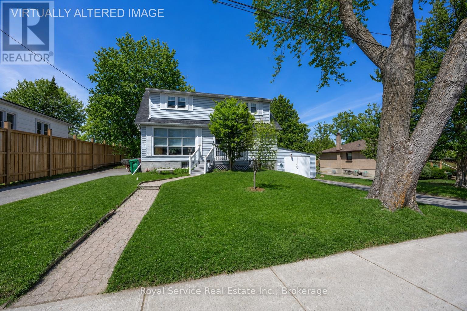 Photo 1 of 34 — 210 SHELBOURNE STREET, Peterborough (Northcrest Ward 5), ON K9H5K4