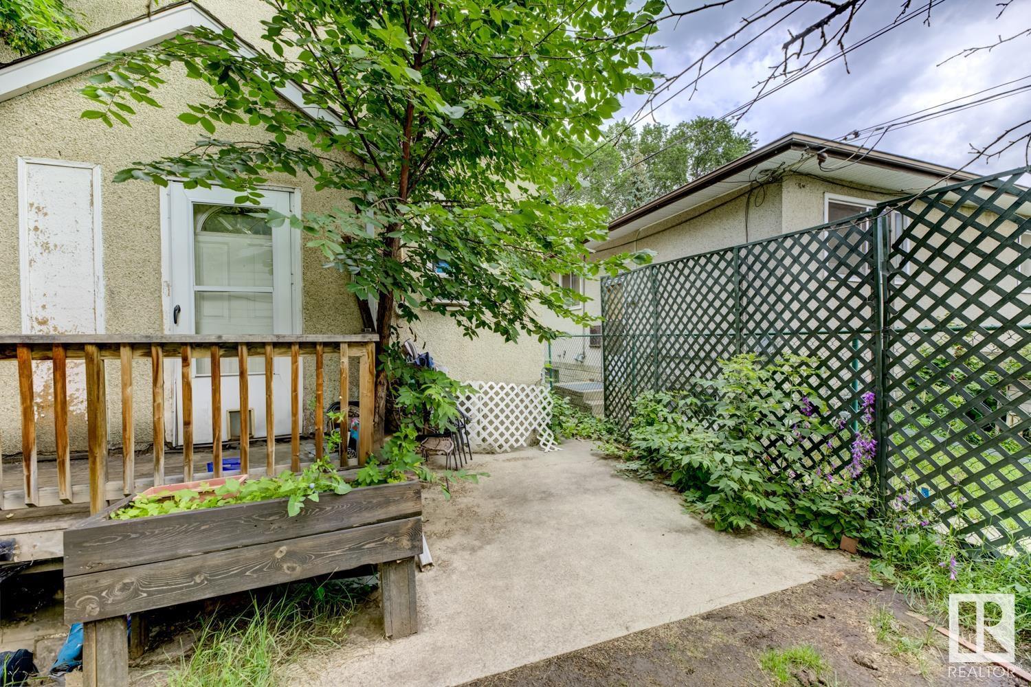 9611 81 AV NW