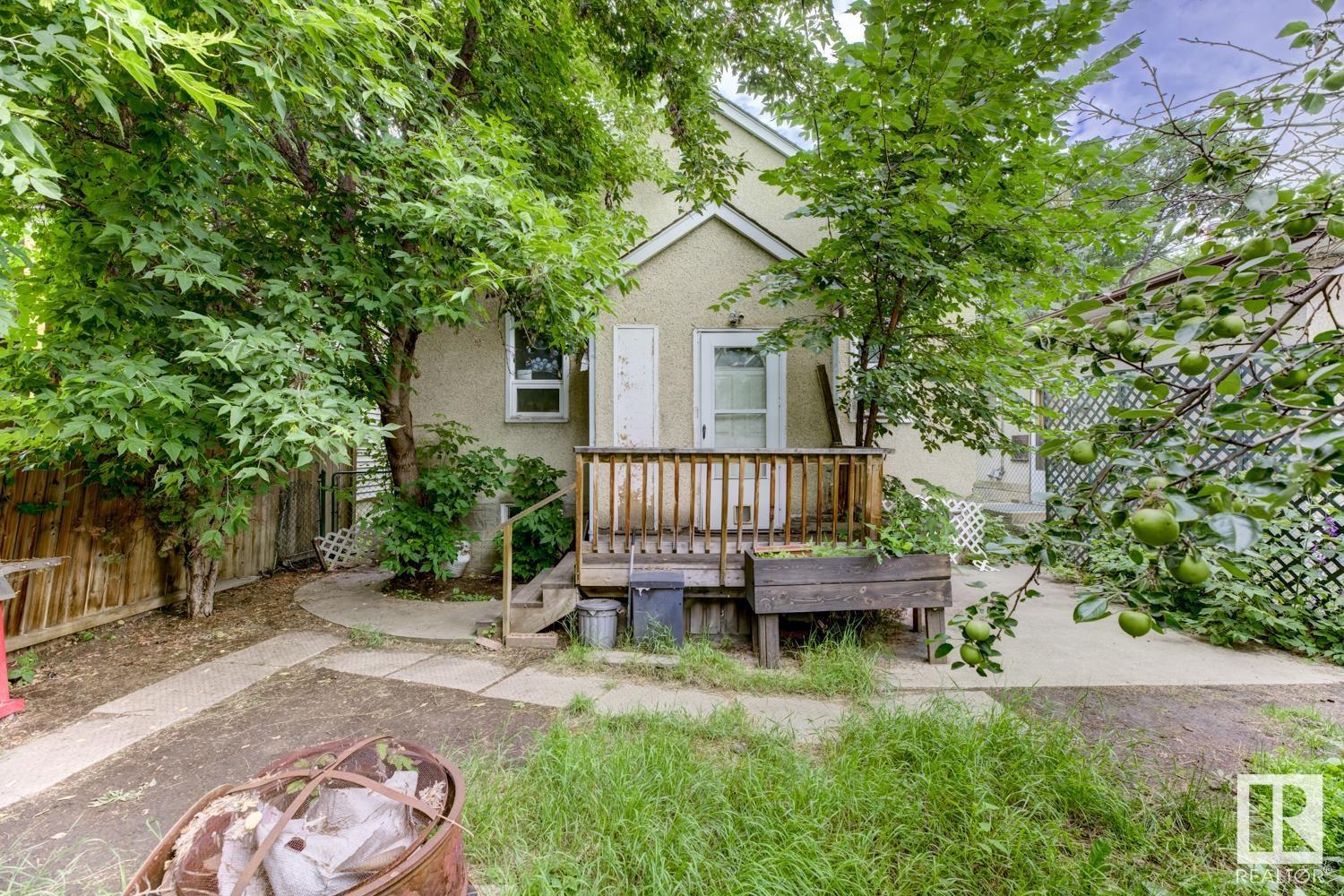 9611 81 AV NW
