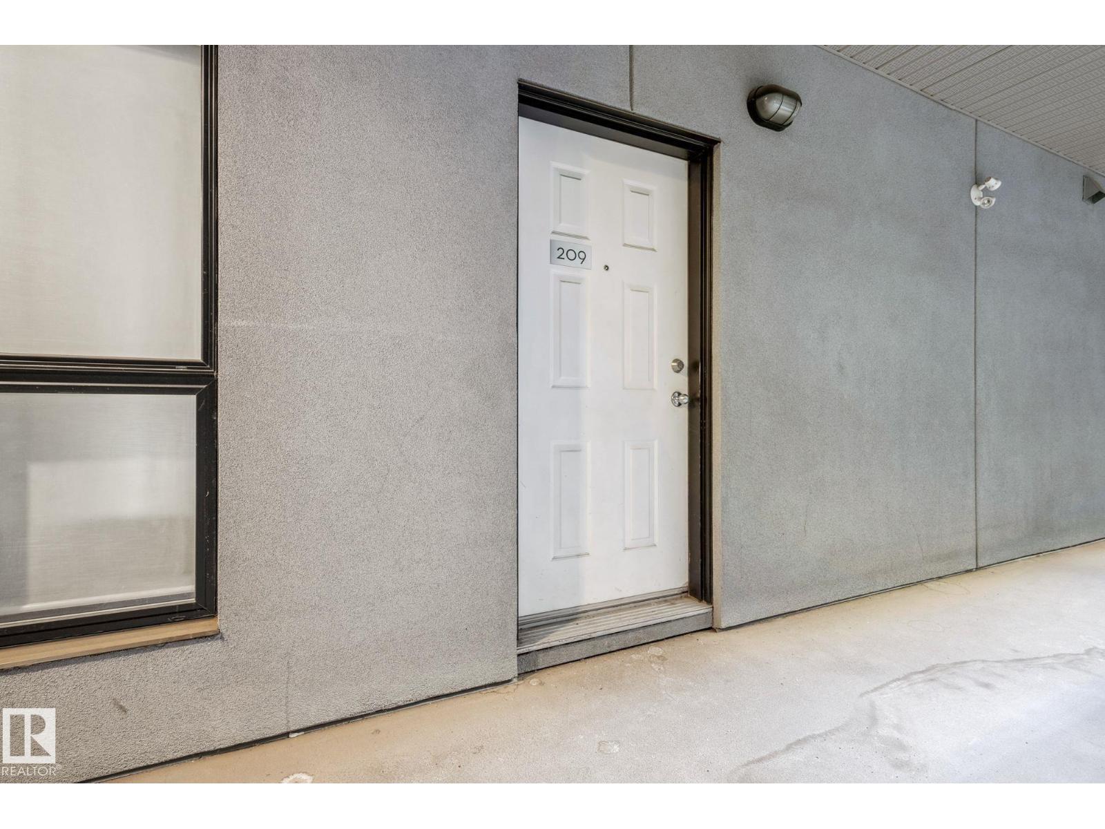 #209 10518 113 ST NW