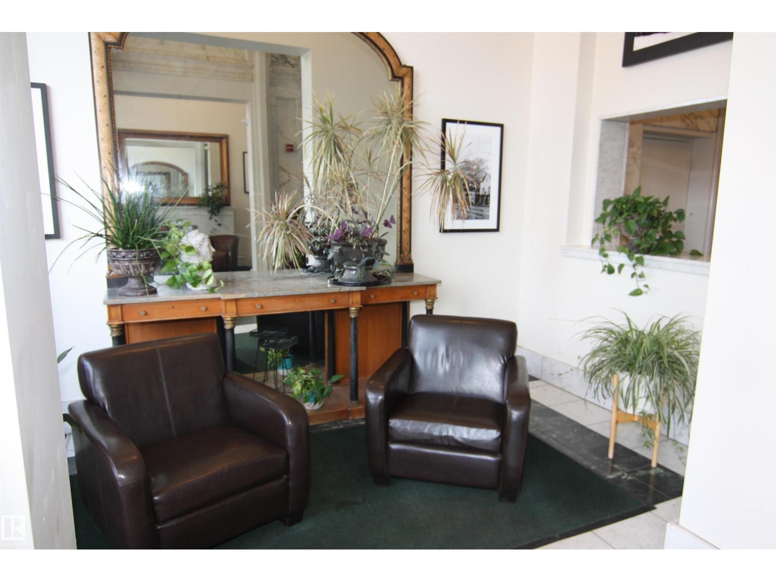 #311 10134 100 ST NW