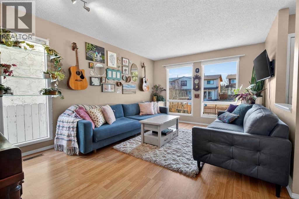 161 Midbend Place SE