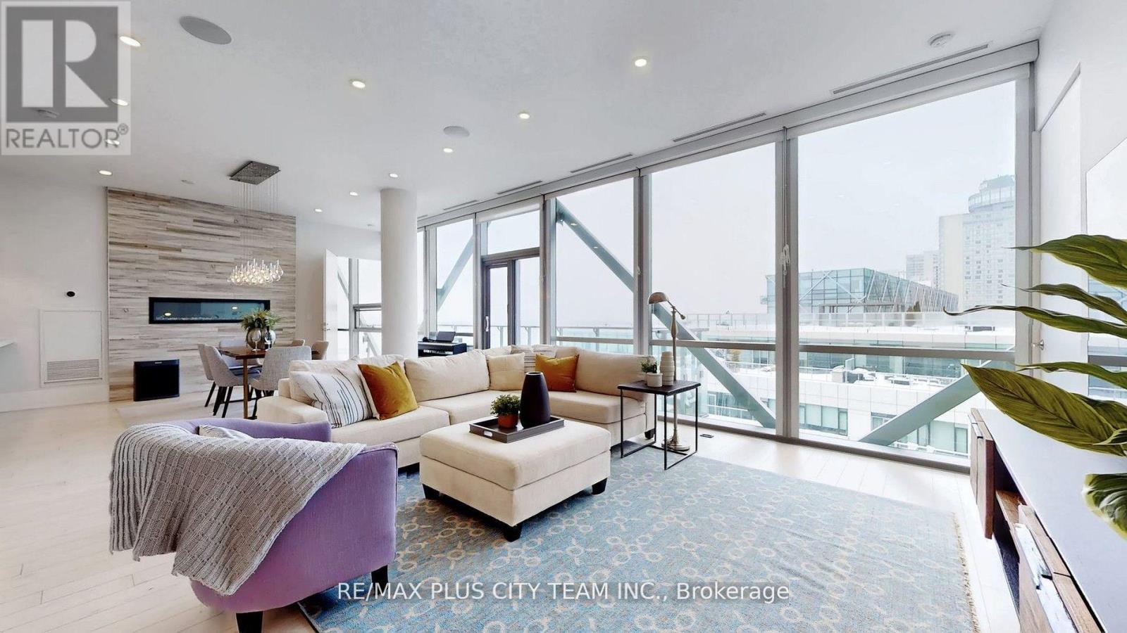 1305 - 39 QUEENS QUAY E