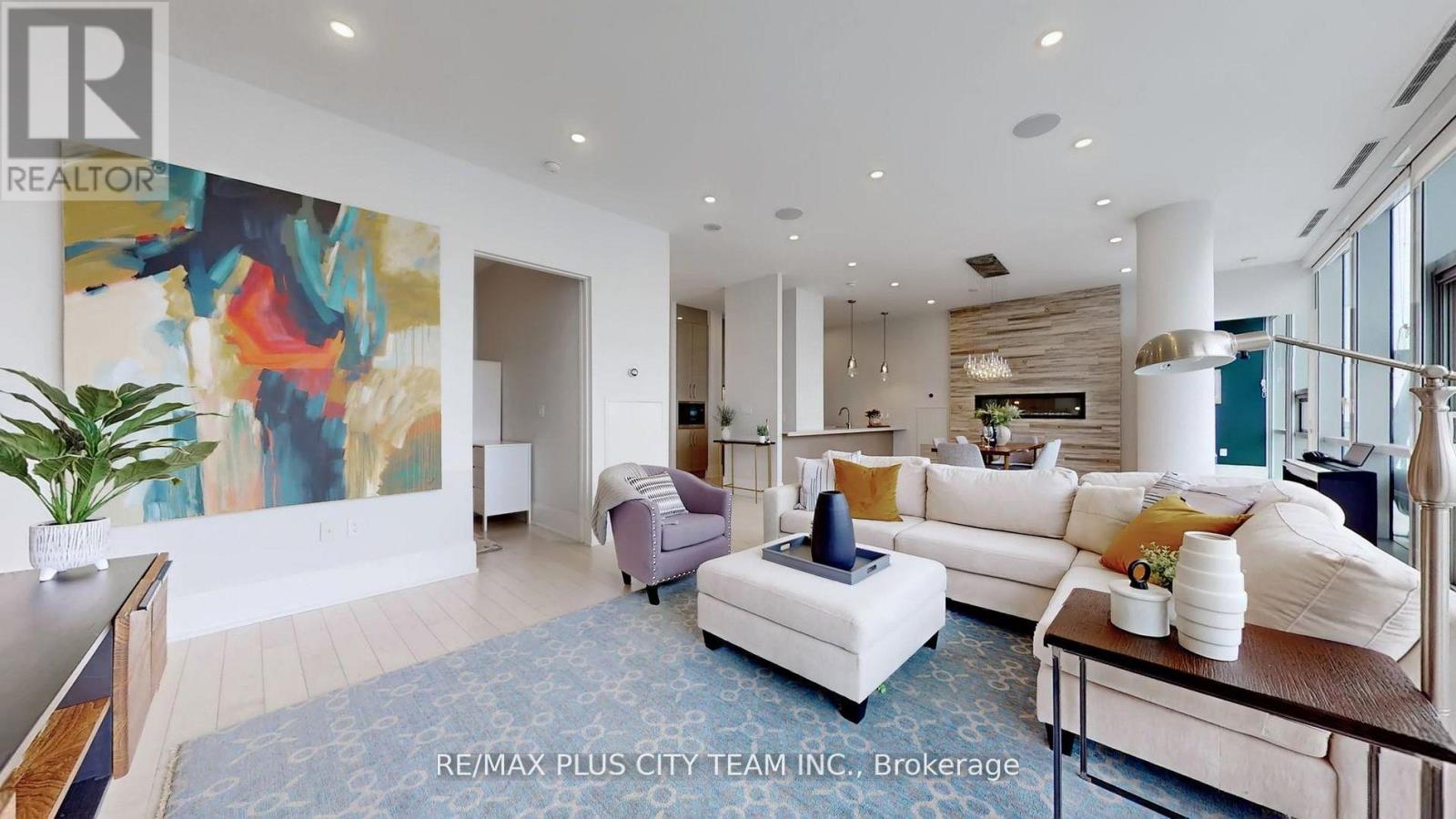 1305 - 39 QUEENS QUAY E