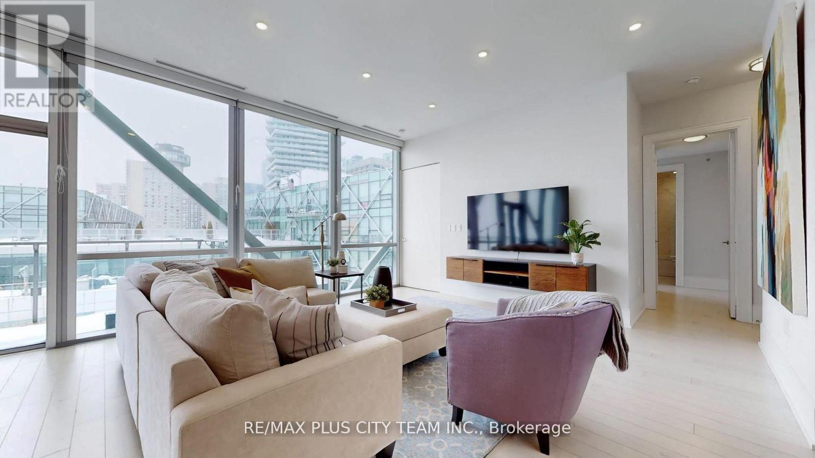 1305 - 39 QUEENS QUAY E