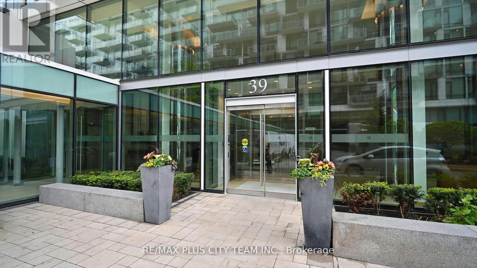 1305 - 39 QUEENS QUAY E