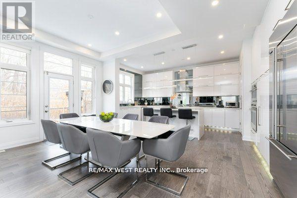 6 FOREST GROVE COURT