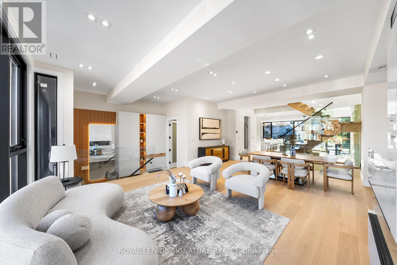 551 BROADWAY AVENUE