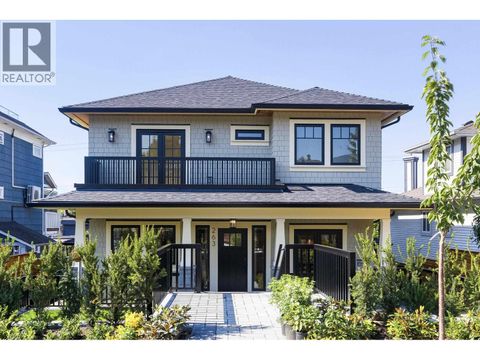 269 W 6TH STREET North Vancouver BC V7M1K7