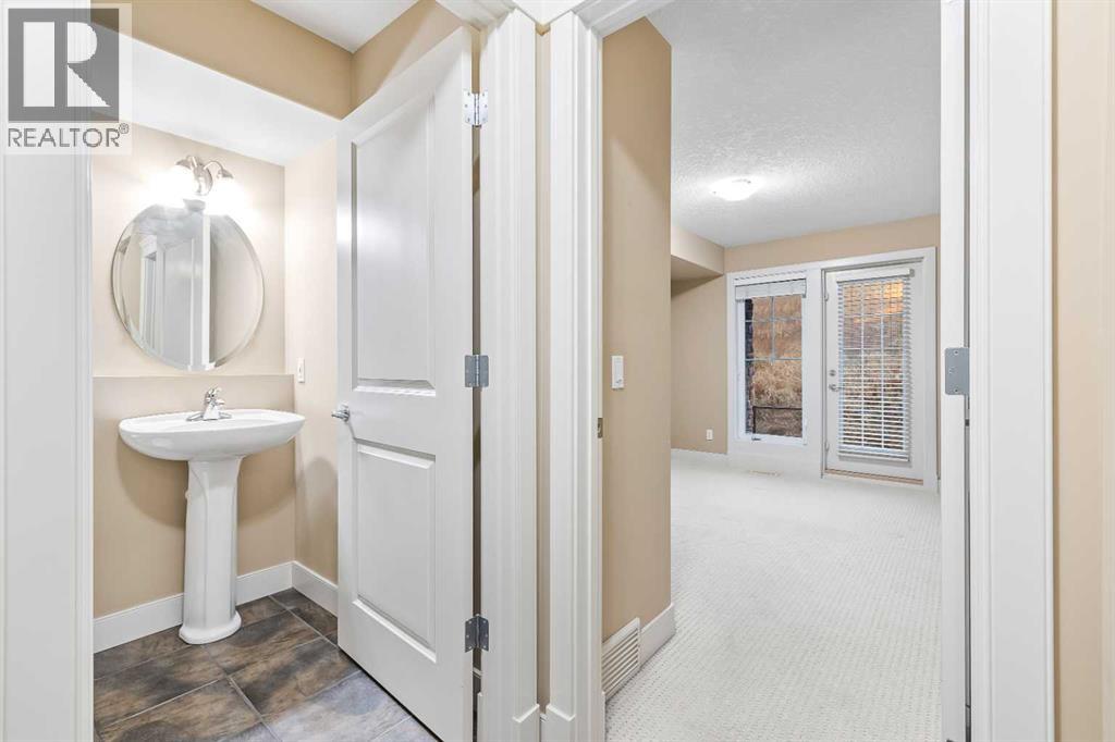 402, 10 Discovery Ridge Hill SW