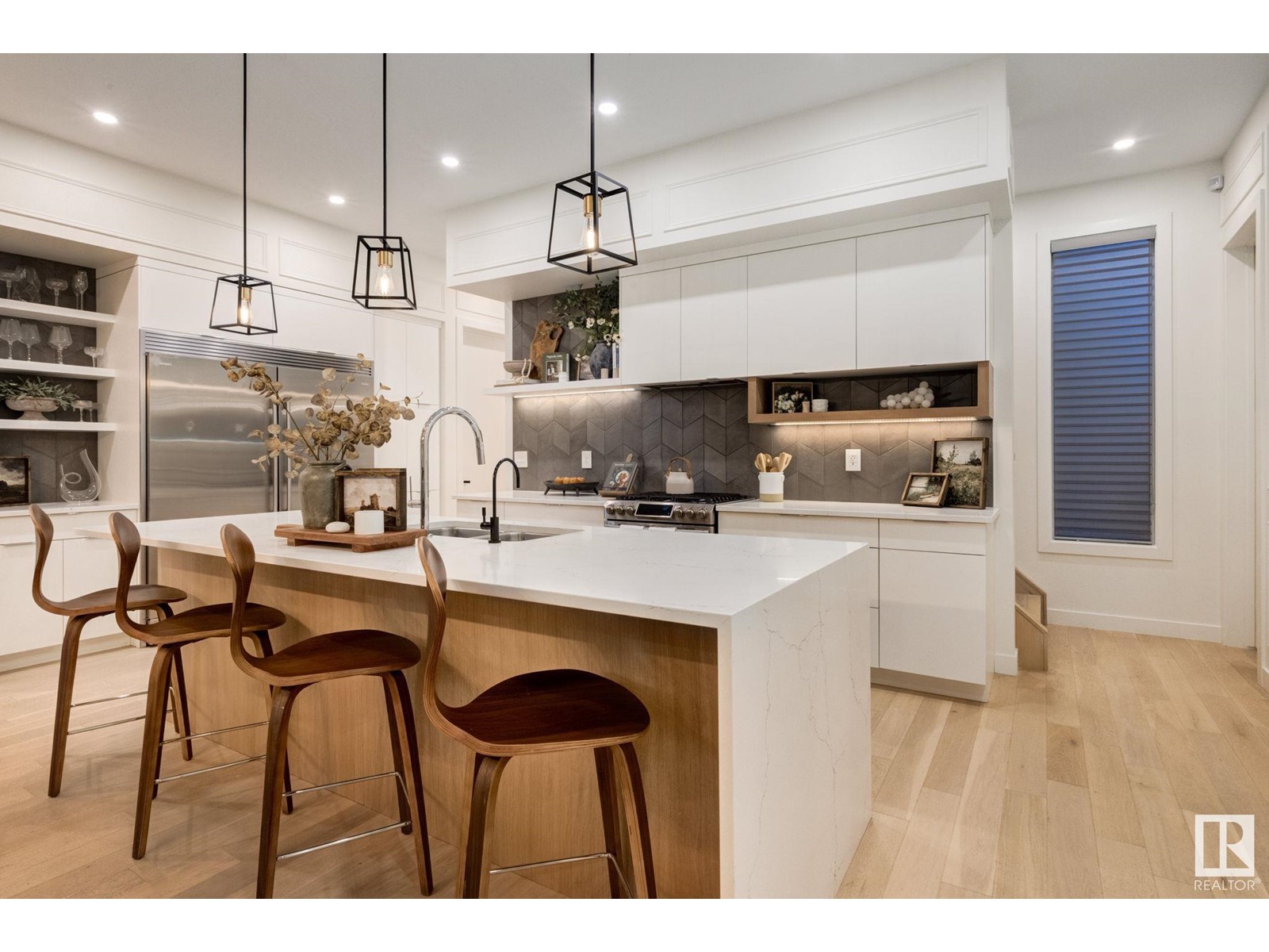 10979 122 ST NW