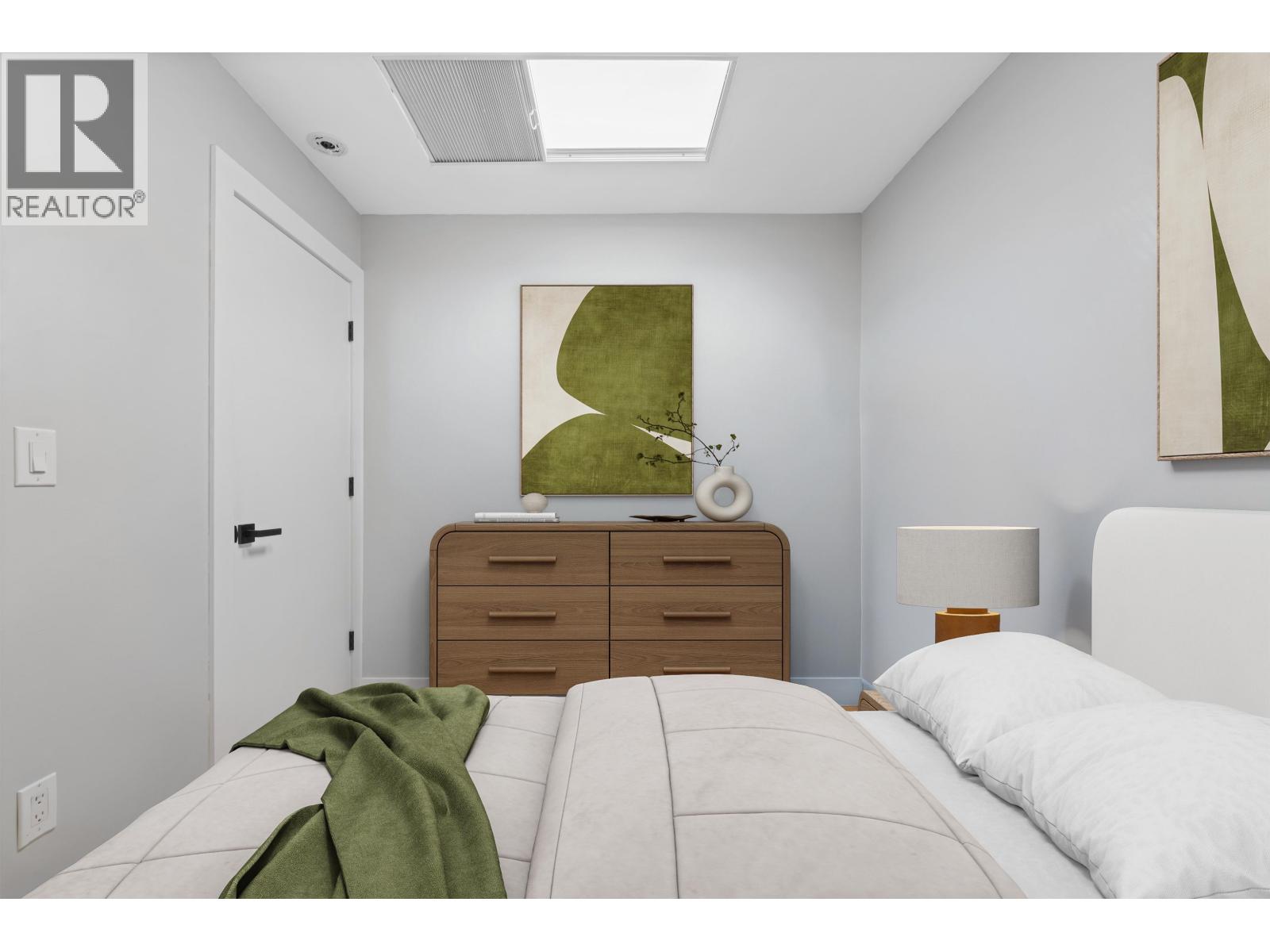 414 332 LONSDALE AVENUE