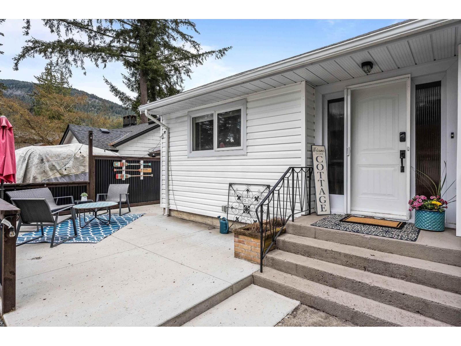 404 BIRCH STREET|Cultus Lake North