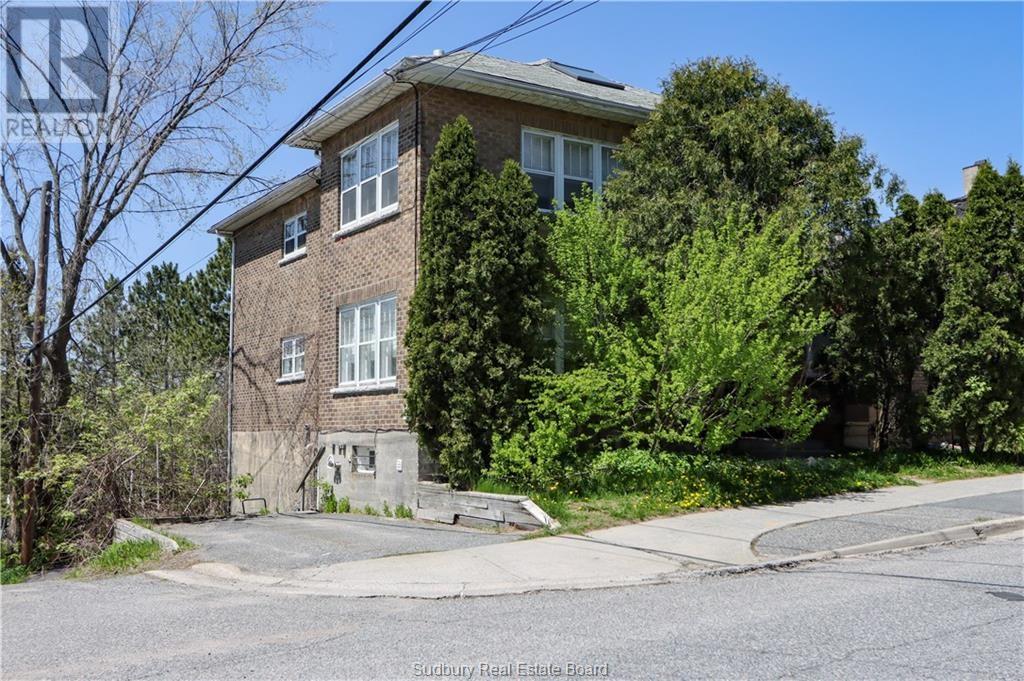223 Mackenzie Street